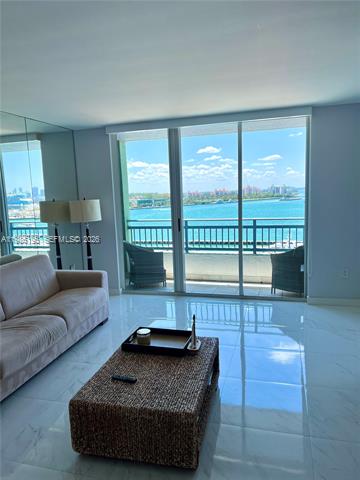 Yacht Club Portofino: Bay View 11th Floor photo 2
