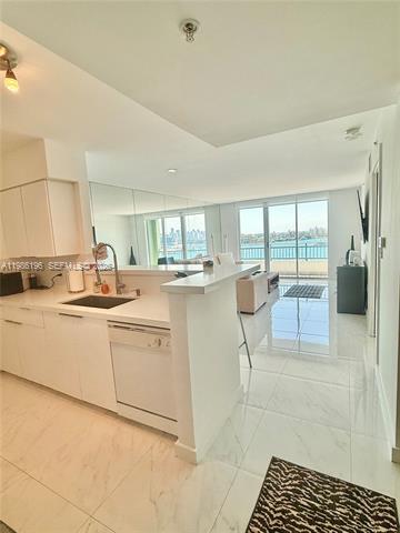 Yacht Club Portofino: Bay View 11th Floor