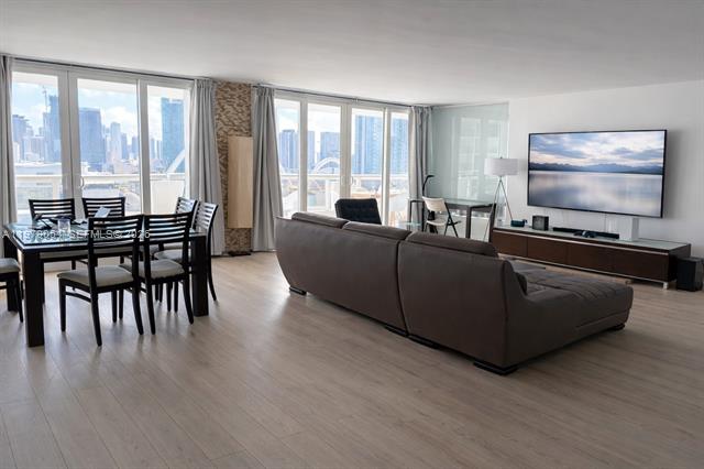 The Grand: Bay Views & Gourmet Kitchen photo 2