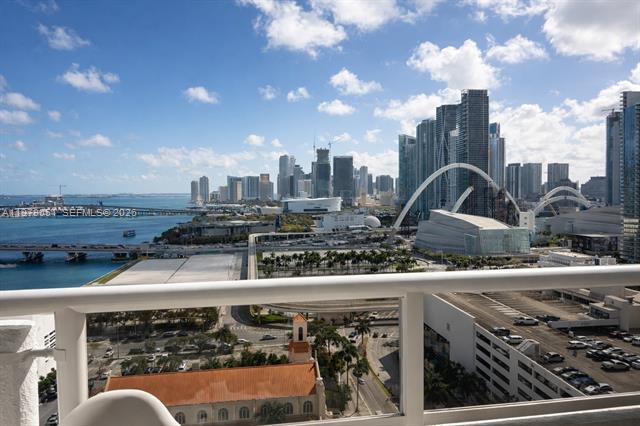 The Grand: Bay Views & Gourmet Kitchen