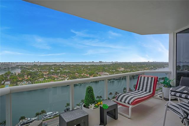 Green Diamond: 1BD+Den, Intracoastal Views photo 2