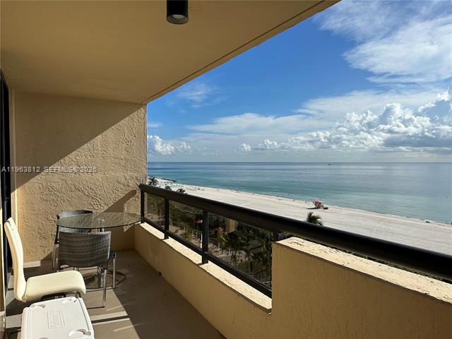 Club Atlantis Ocean Front With Balcony Views photo 2