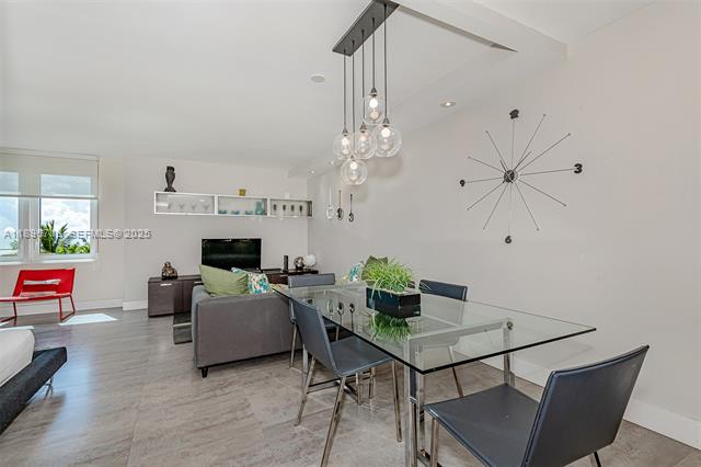 Renovated Oceanfront Studio, Roney Palace photo 3