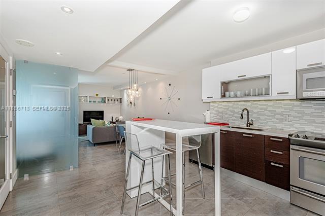 Renovated Oceanfront Studio, Roney Palace