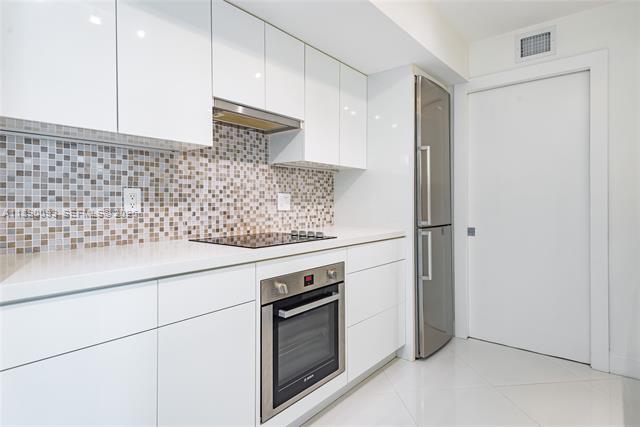 Morris Lapidus Oceanfront At The Collins photo 2