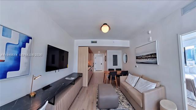 Smart Home District 225 With Downtown Views photo 2