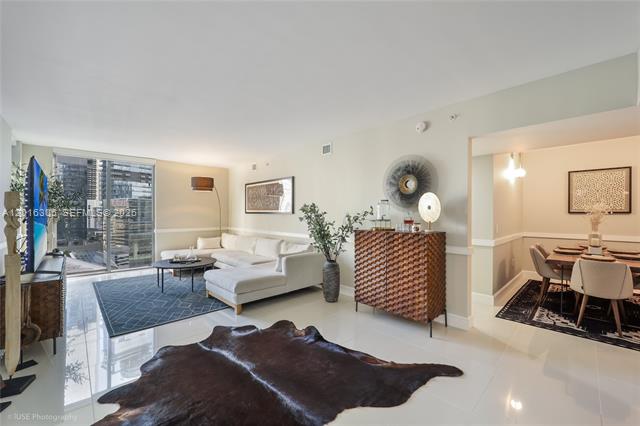 Designer Furnished 2BR At MyBrickell Brickell photo 3