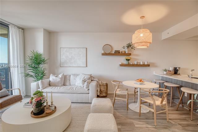 Designer 1BR With Den At SLS Lux Brickell photo 3