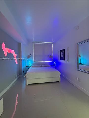 Modern Loft With Wraparound Balcony Downtown photo 3