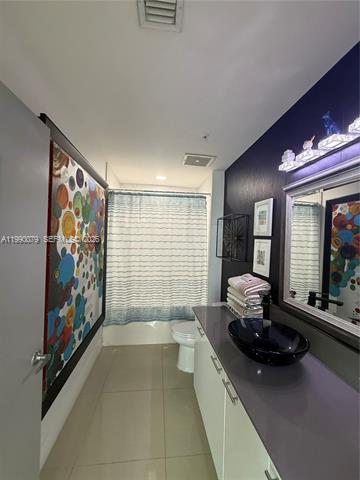 Modern Loft With Wraparound Balcony Downtown photo 2