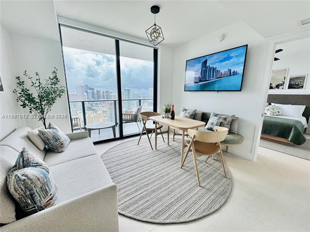 43rd Floor City & Bay Views At Gale