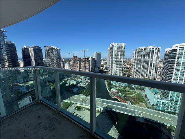 38th-Floor Luxury Condo at Brickell on River photo 2
