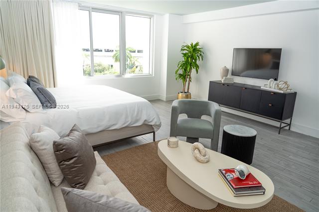 Stylish Studio With Stunning Bay Views photo 2