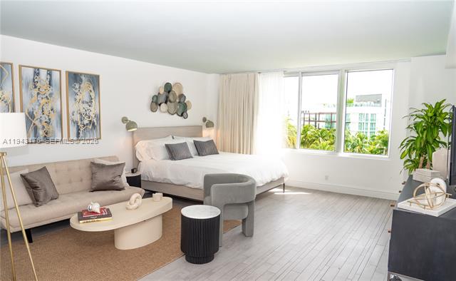 Stylish Studio With Stunning Bay Views