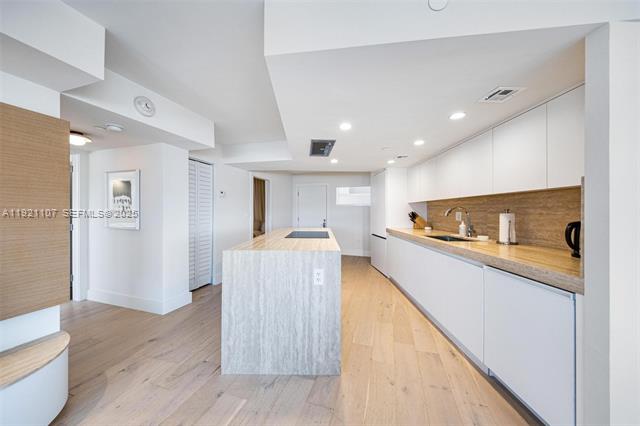 Renovated Miami Beach Condo Near Lincoln Road