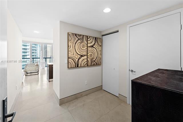 Icon Brickell Tower II Marble 2BR photo 2