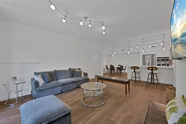 Renovated Yacht Club Condo, 5 Min To Beach photo 3