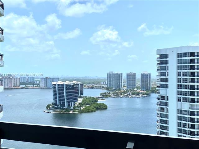 Mystic Pointe Tower 400: Waterfront 3BR+Marina