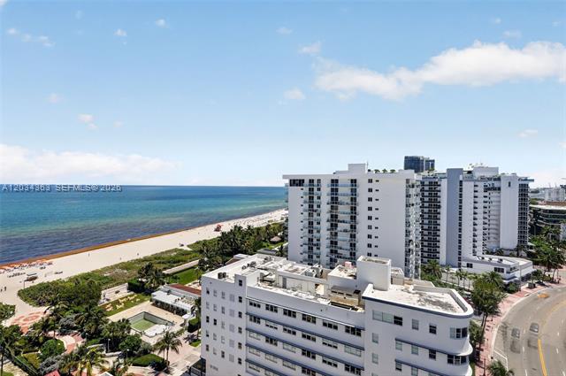 Renovated Corner Unit, Ocean Views, Beach Access photo 3