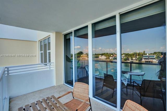Direct Bay Views In Millionaire's Row Miami photo 3