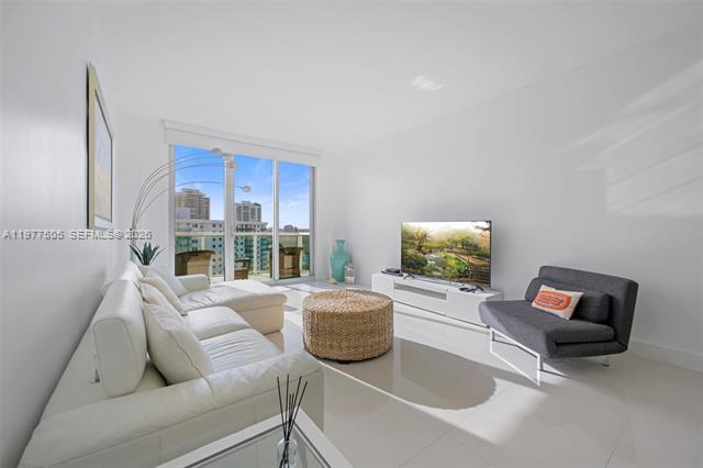Sunny Isles Beachfront: Remodeled 1BR Den photo 3