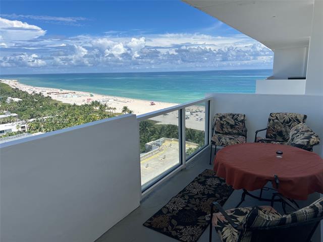 Oceanfront Decoplage: Luxury Beach Condo photo 3