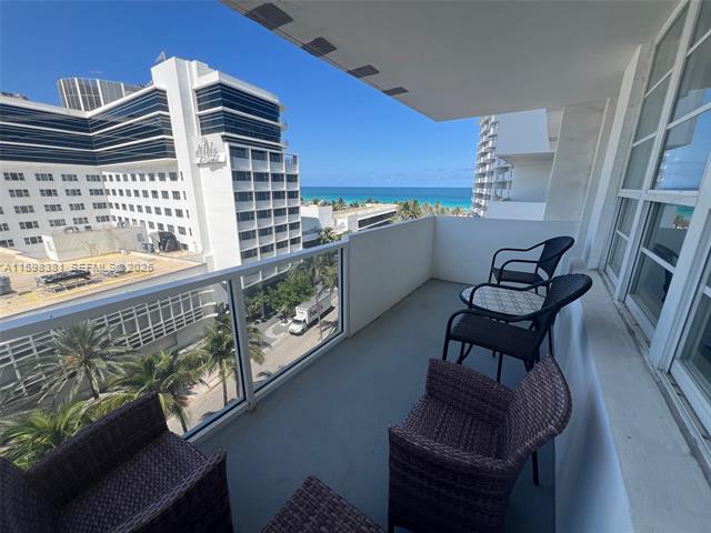 Oceanfront Decoplage With Private Beach Access photo 3