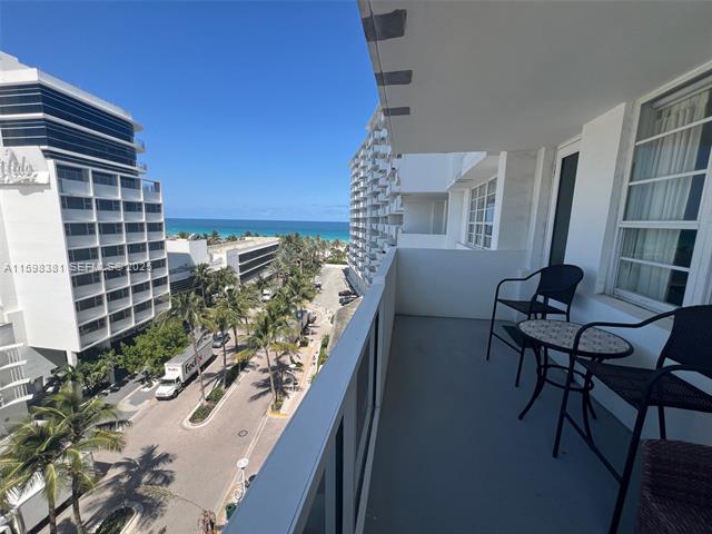 Oceanfront Decoplage With Private Beach Access photo 2