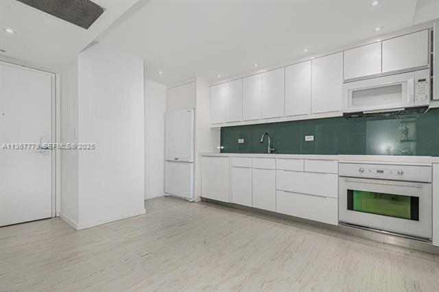 Renovated Oceanfront Junior 1BR At Roney Palace photo 3