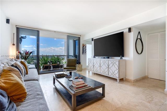 Renovated Corner Condo With Panoramic Ocean Views photo 3