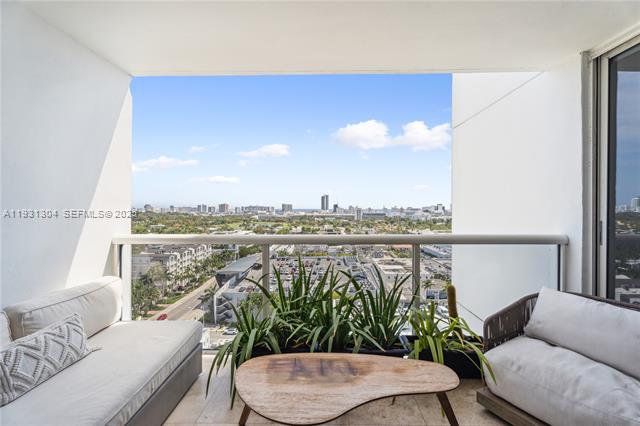 Renovated Corner Condo With Panoramic Ocean Views