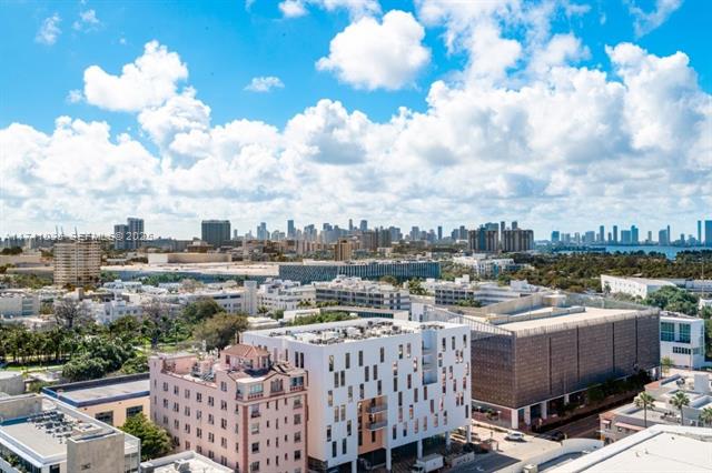 Modern Studio, 14-Ft Ceilings, Roney Palace