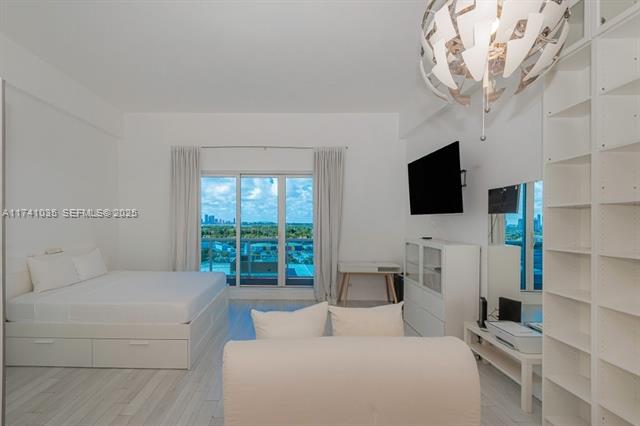Modern Studio, 14-Ft Ceilings, Roney Palace photo 3