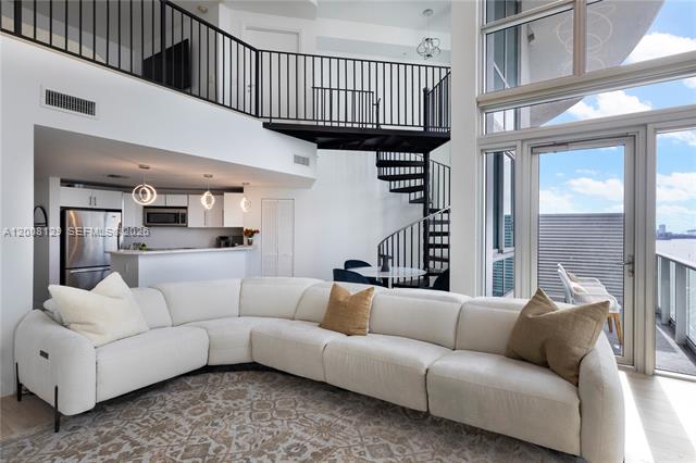 Met 1 Loft: 20-Ft Ceilings & Water Views photo 2