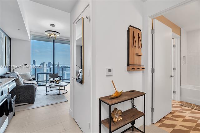 49th Floor Penthouse With Bay Views photo 2