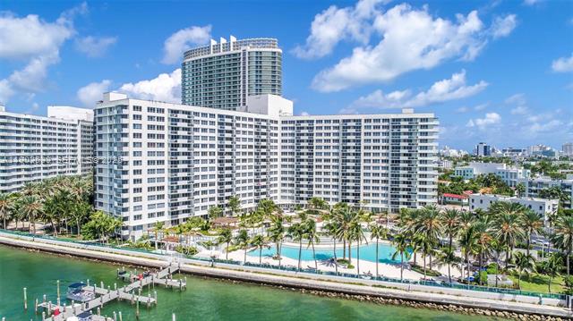 Flamingo Point Luxury: Bay Views & Tropical Garden photo 2