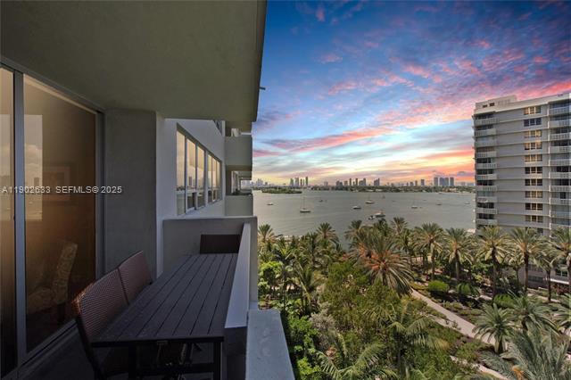 Flamingo Point Luxury: Bay Views & Tropical Garden