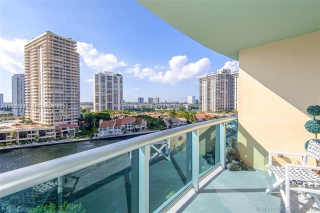 Renovated 3BR Bay Views, Steps To Beach photo 2