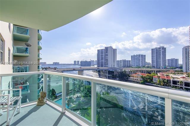Renovated 3BR Bay Views, Steps To Beach