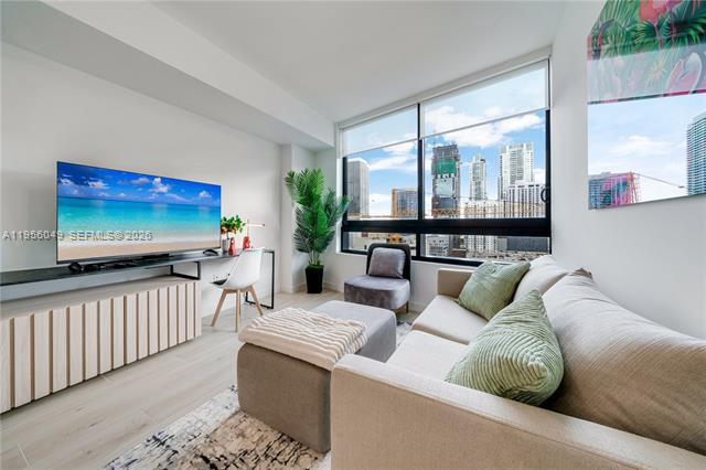 District Downtown Miami: Modern 1BR Condo photo 3