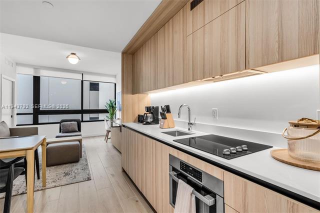 Modern 2BR With In-Unit Laundry, Free Parking photo 3
