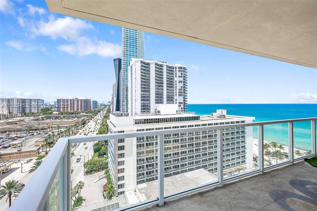 La Perla Corner With Wrap-Around Oceanfront Balcony photo 3