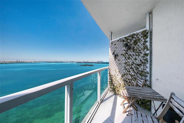 Onyx on the Bay Corner With Bay Views photo 3