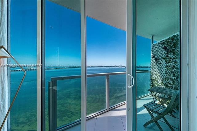 Onyx on the Bay Corner With Bay Views photo 2