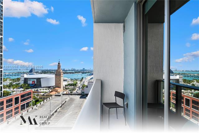 501 Residences: Modern Downtown Studio With City Views