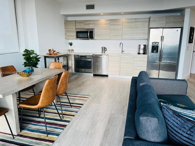 Bright Modern 2BR in Walkable Midtown Miami photo 3