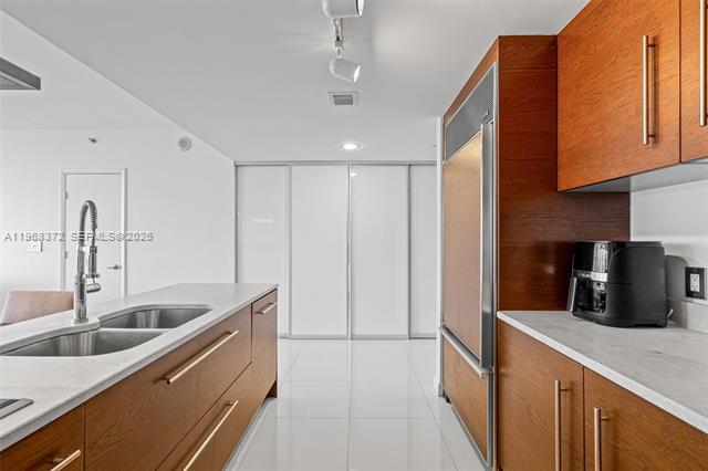 Icon Brickell Waterfront Den With Pool Access photo 2