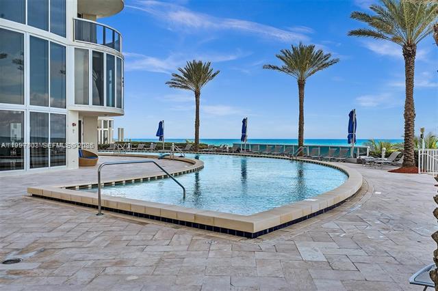 Ocean Four Luxury Oceanfront With Beach Service