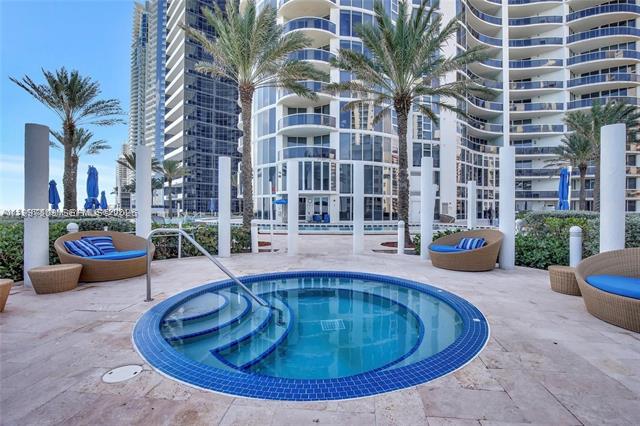 Ocean Four Luxury Oceanfront With Beach Service photo 3