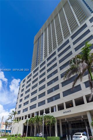 La Perla 37th Floor Ocean Views Condo